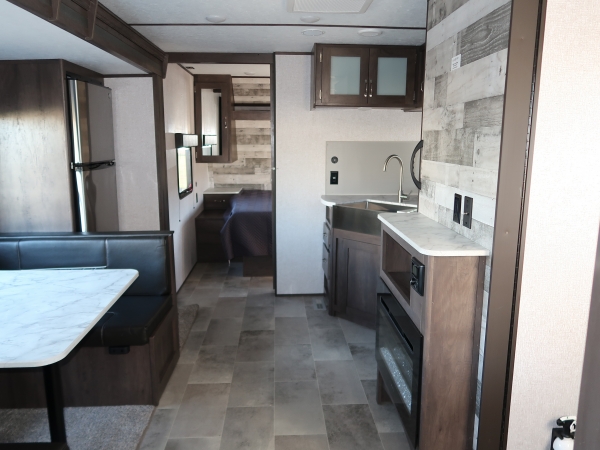 2022 Coleman Lantern Series 29' 242BH | Holiday RV Sales and Service